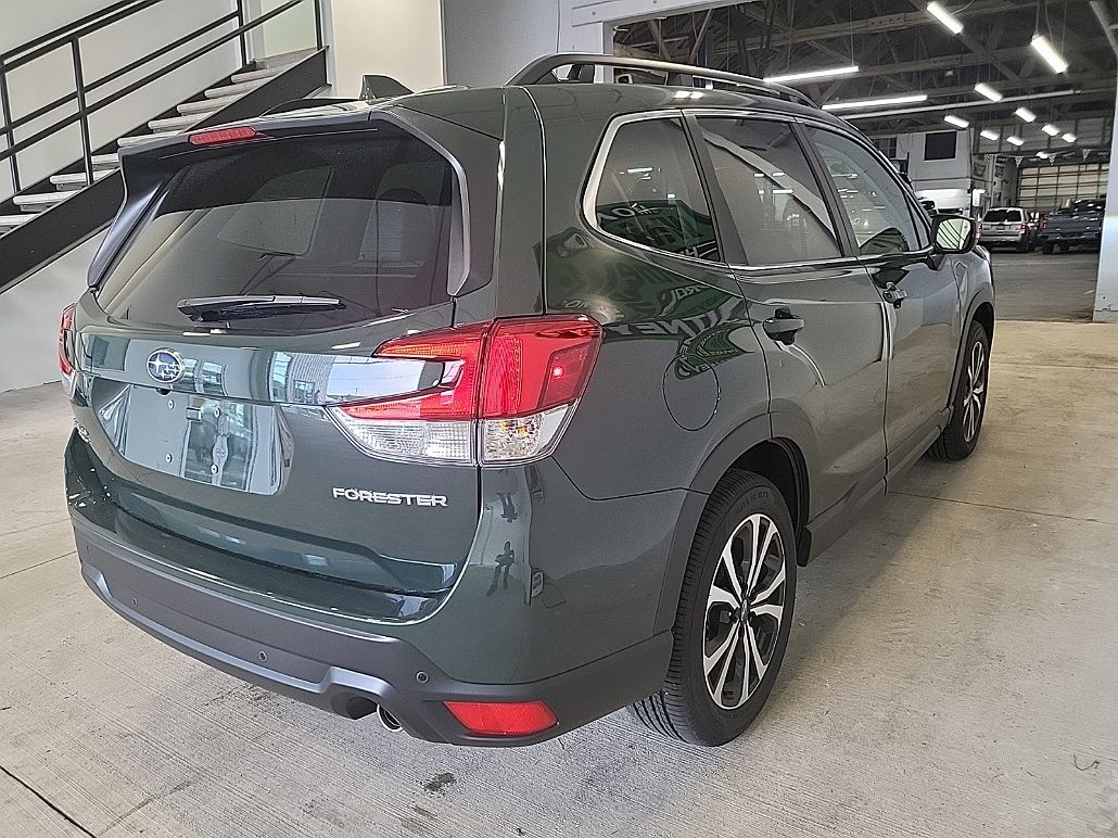 2023 Subaru Forester Limited image 3