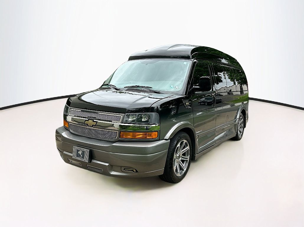 2017 Chevrolet Express 2500 image 2