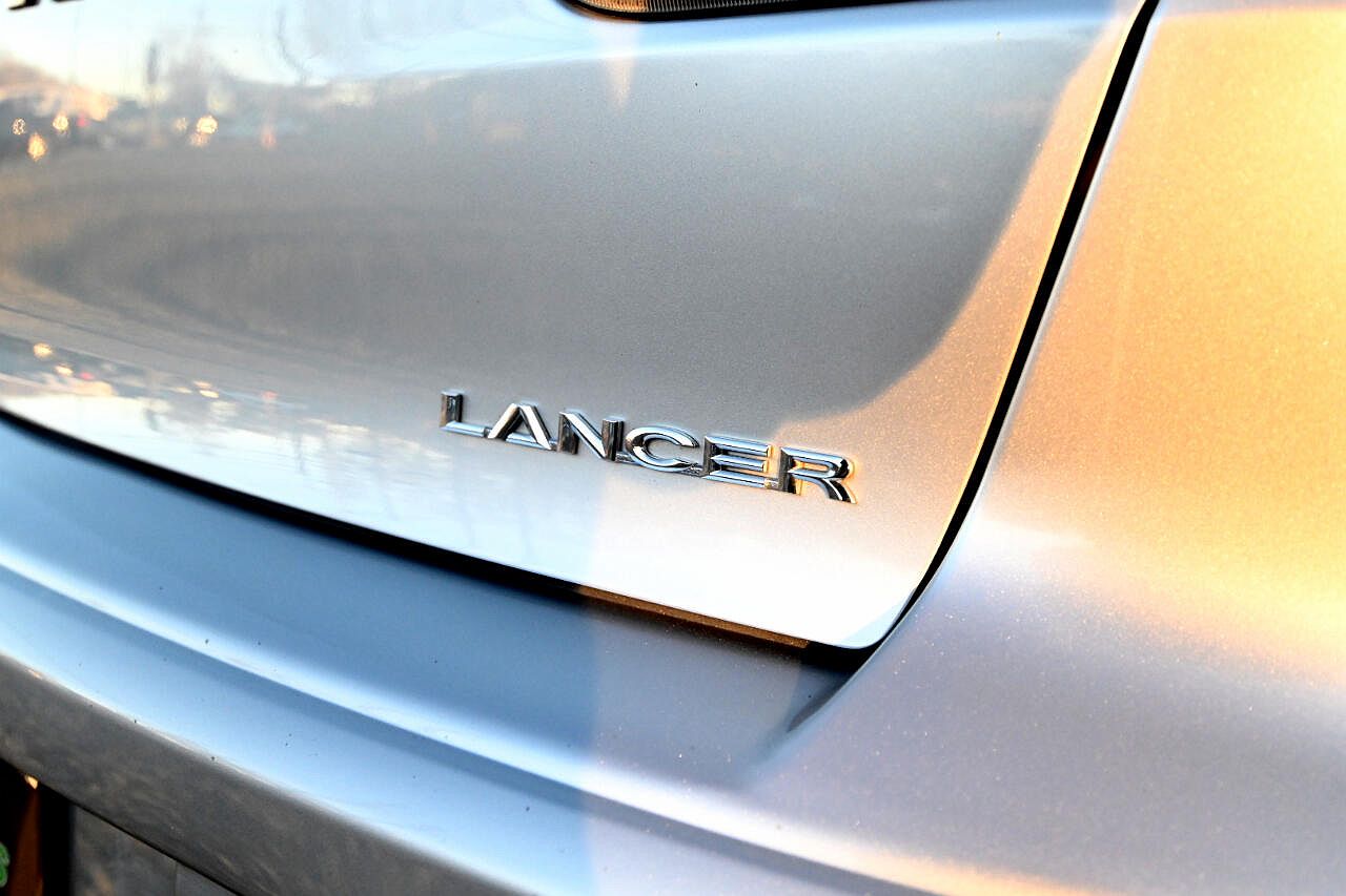 2013 Mitsubishi Lancer SE image 15