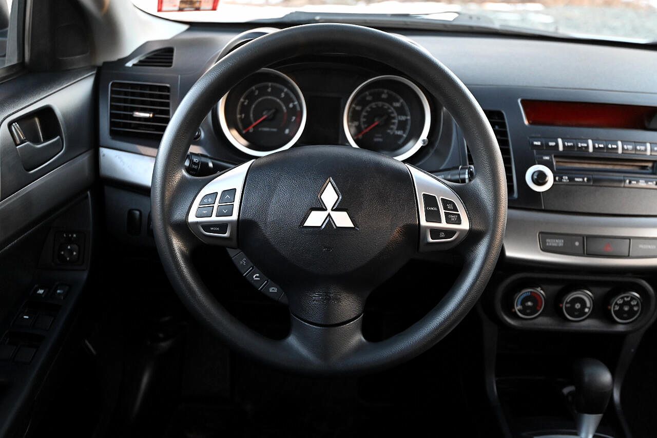 2013 Mitsubishi Lancer SE image 25