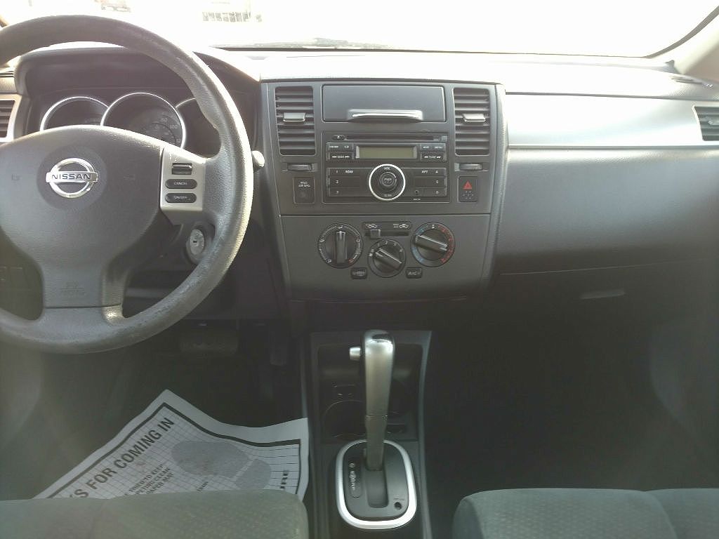 2010 Nissan Versa S image 4