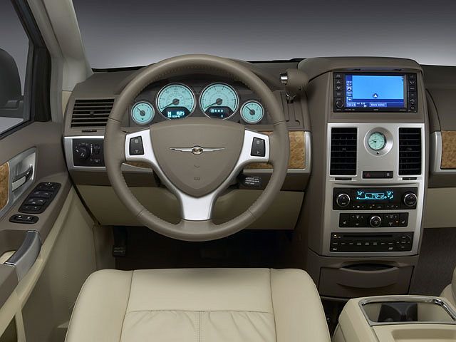 2009 Chrysler Town & Country Touring image 3
