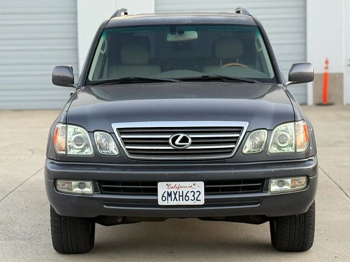 2004 Lexus LX