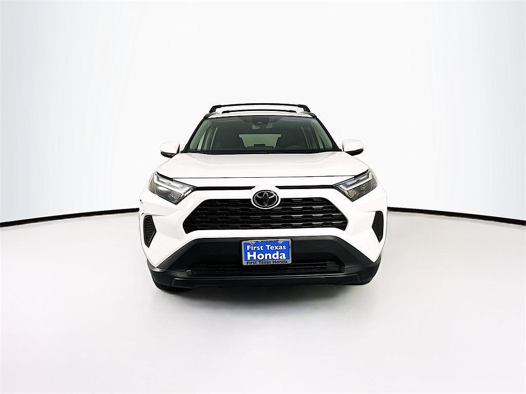 2023 Toyota RAV4 XLE image 1