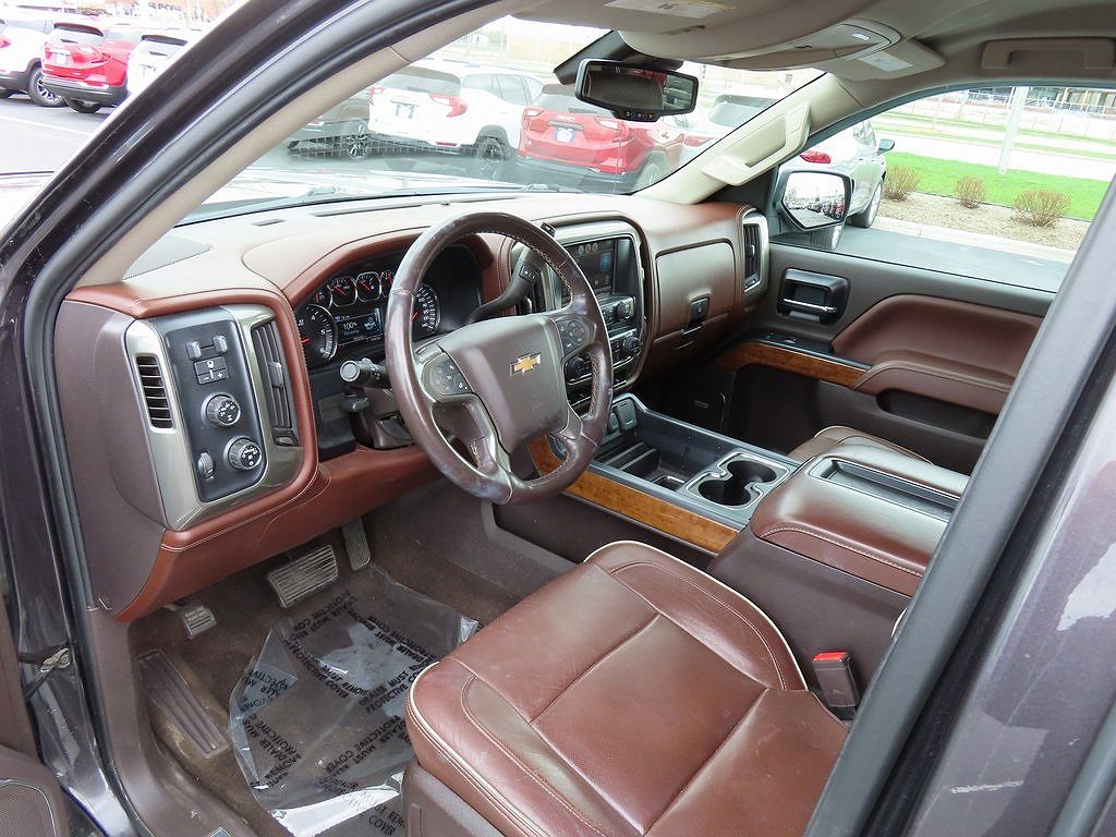 2014 Chevrolet Silverado 1500 High Country image 3