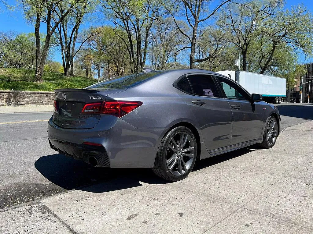 2018 Acura TLX A-Spec image 3