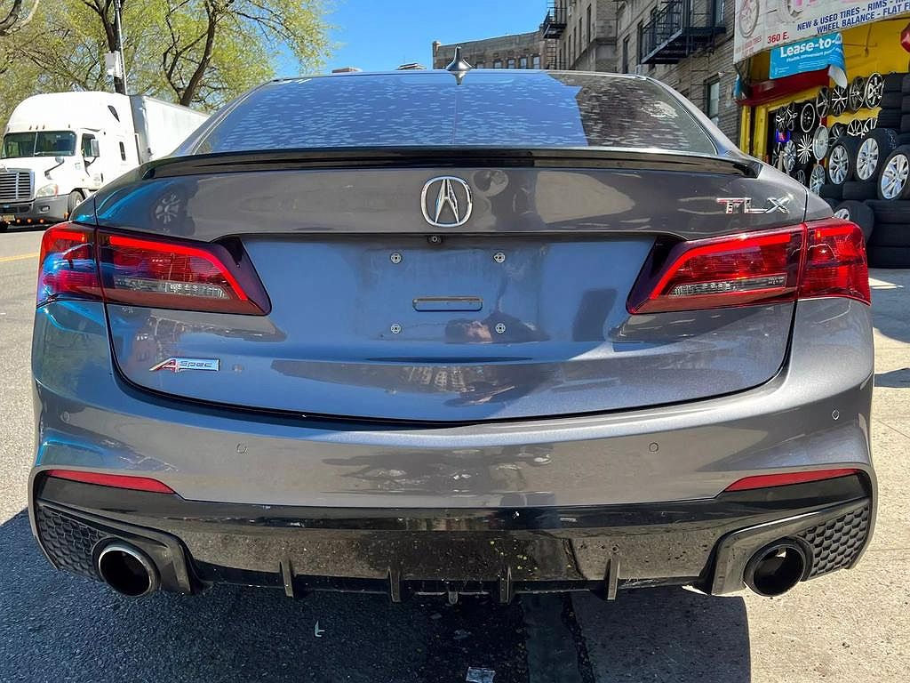 2018 Acura TLX A-Spec image 4