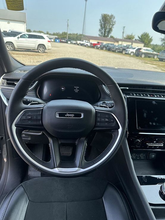 2024 Jeep Grand Cherokee Altitude photo 10