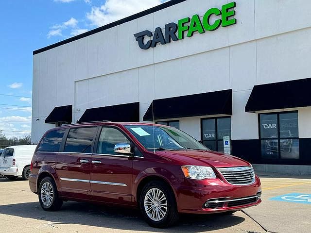 2016 Chrysler Town & Country Touring image 0