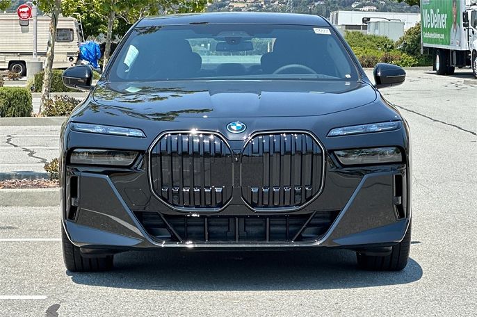2025 BMW i7