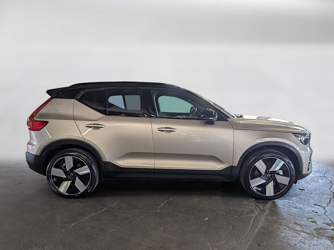 2023 Volvo XC40