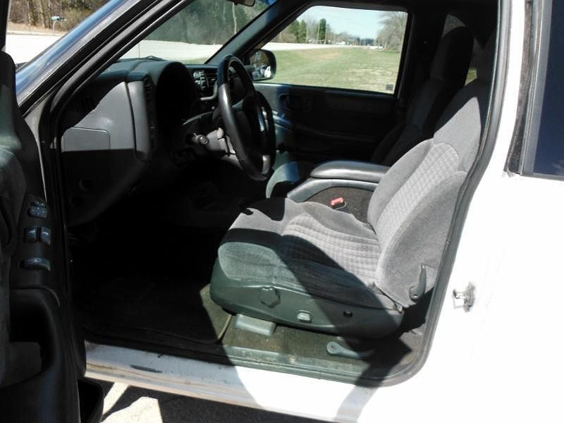2000 Chevrolet Blazer LS image 4