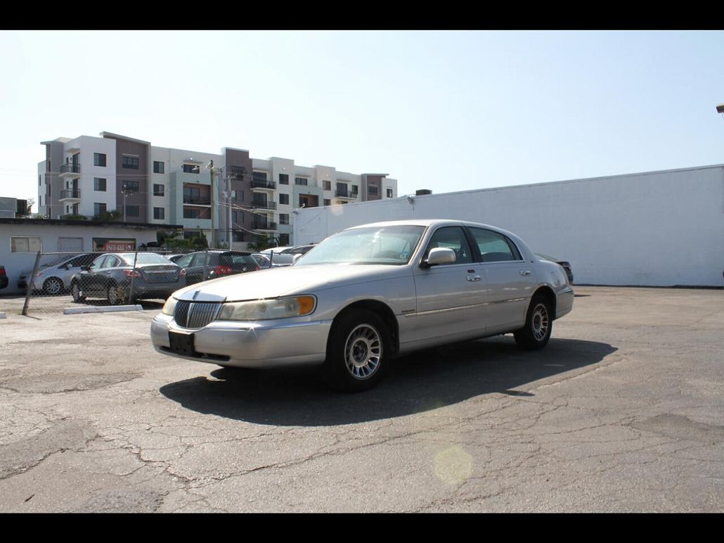 2000 Lincoln Town Car Cartier image 0
