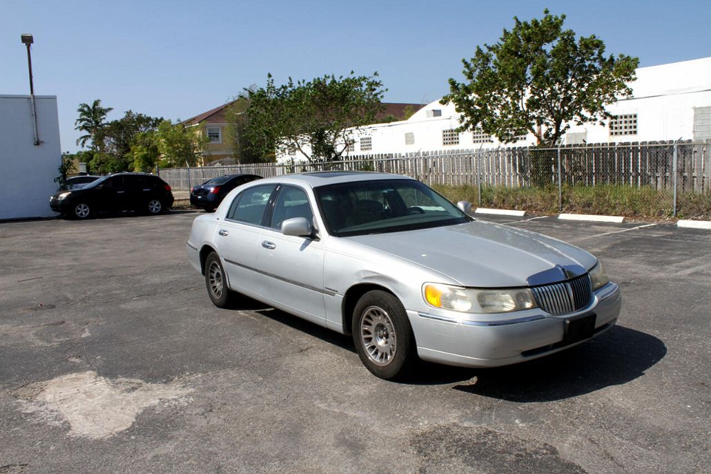 2000 Lincoln Town Car Cartier image 3
