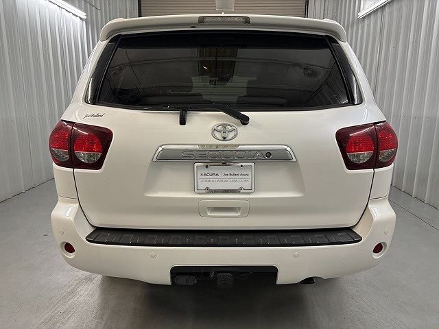 2018 Toyota Sequoia Platinum image 4