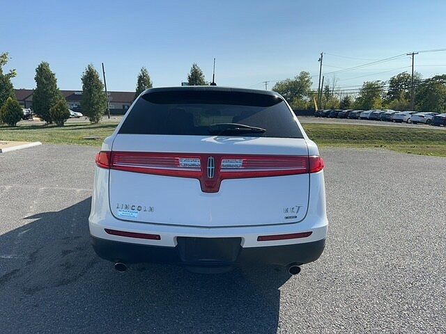 2015 Lincoln MKT null image 5
