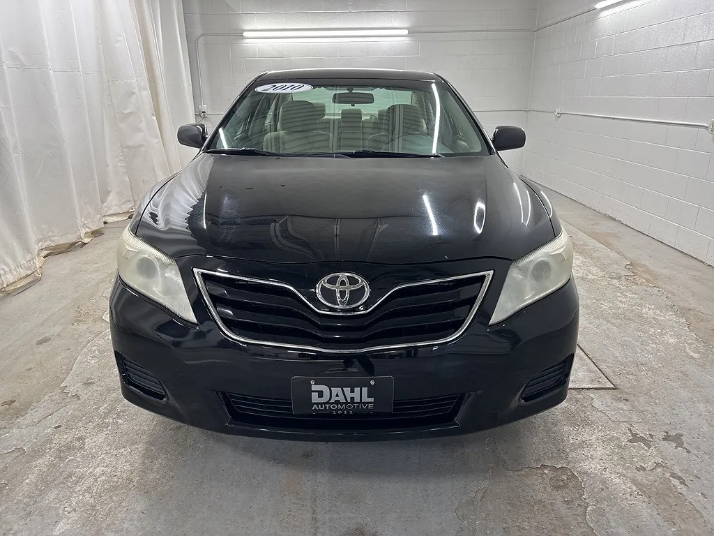 2010 Toyota Camry LE image 1
