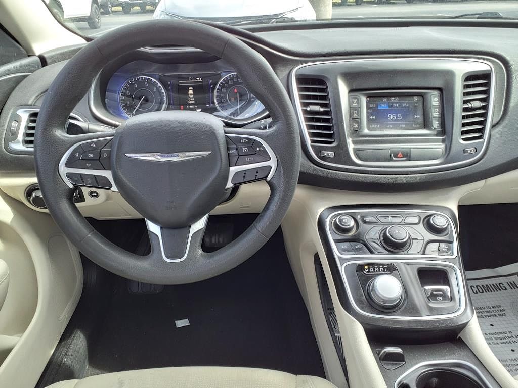 2015 Chrysler 200 Limited image 7