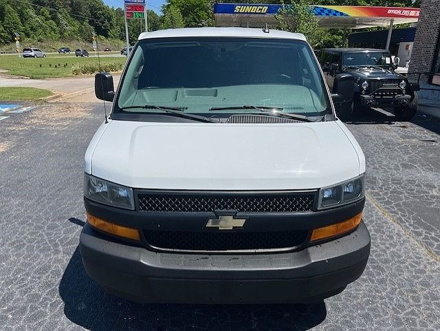 2019 Chevrolet Express 2500 image 2