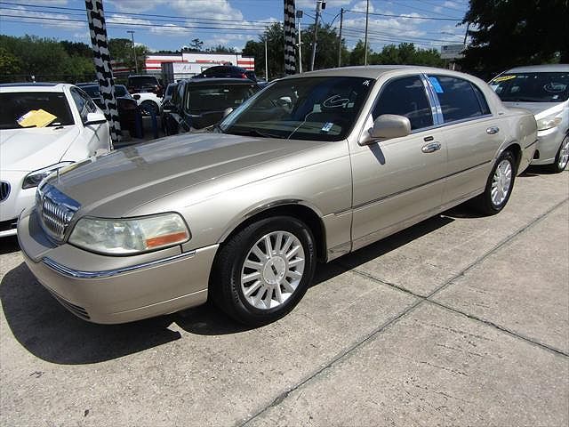 2004 Lincoln Town Car Signature image 0