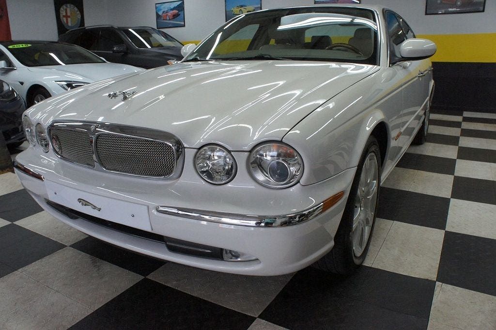 2004 Jaguar XJ null image 2
