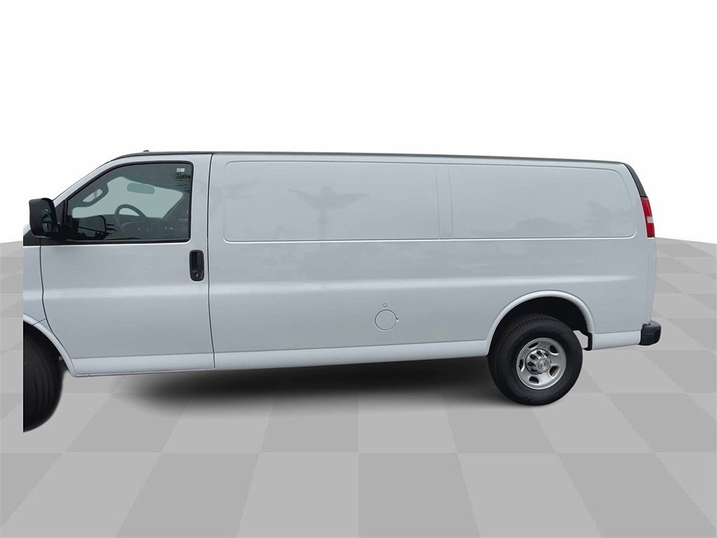 2021 Chevrolet Express 2500 image 4