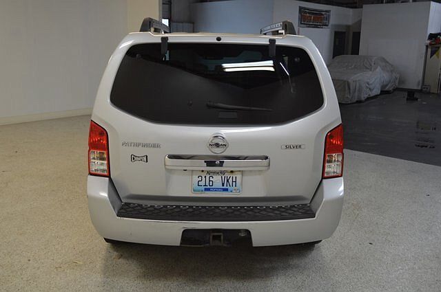 2012 Nissan Pathfinder Silver Edition image 3