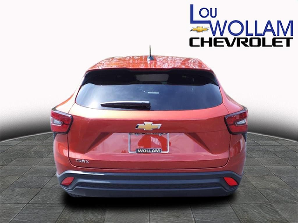 2024 Chevrolet Trax LS image 3