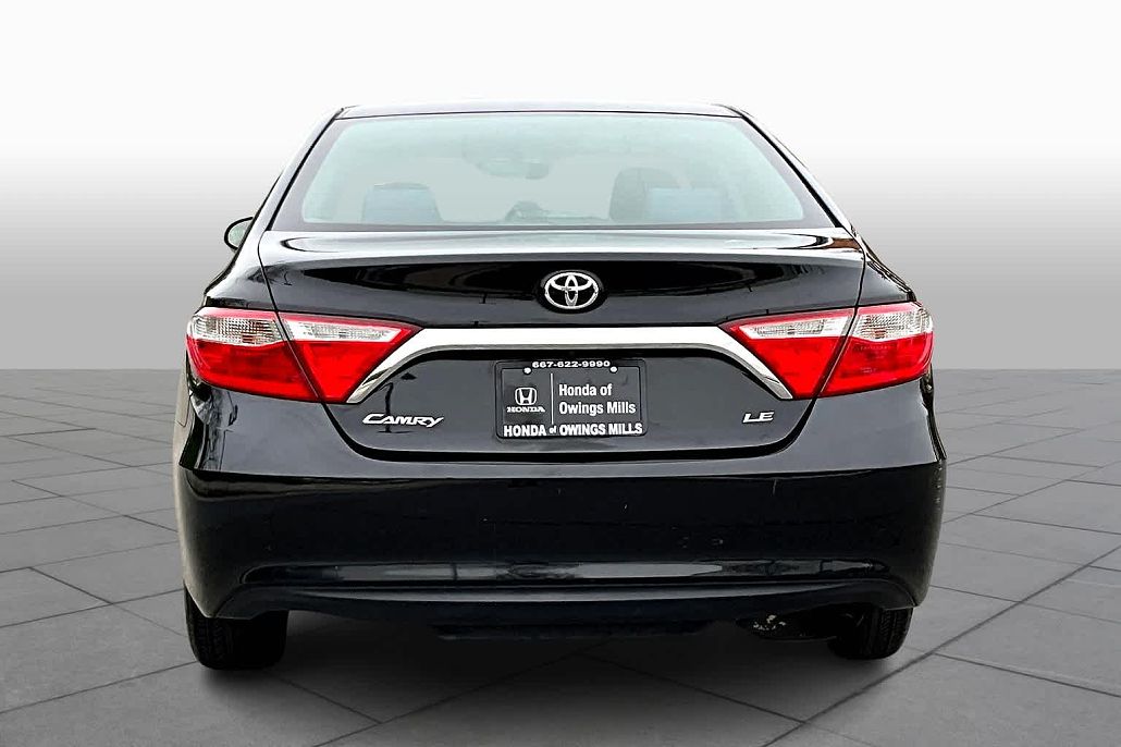 2016 Toyota Camry LE image 3