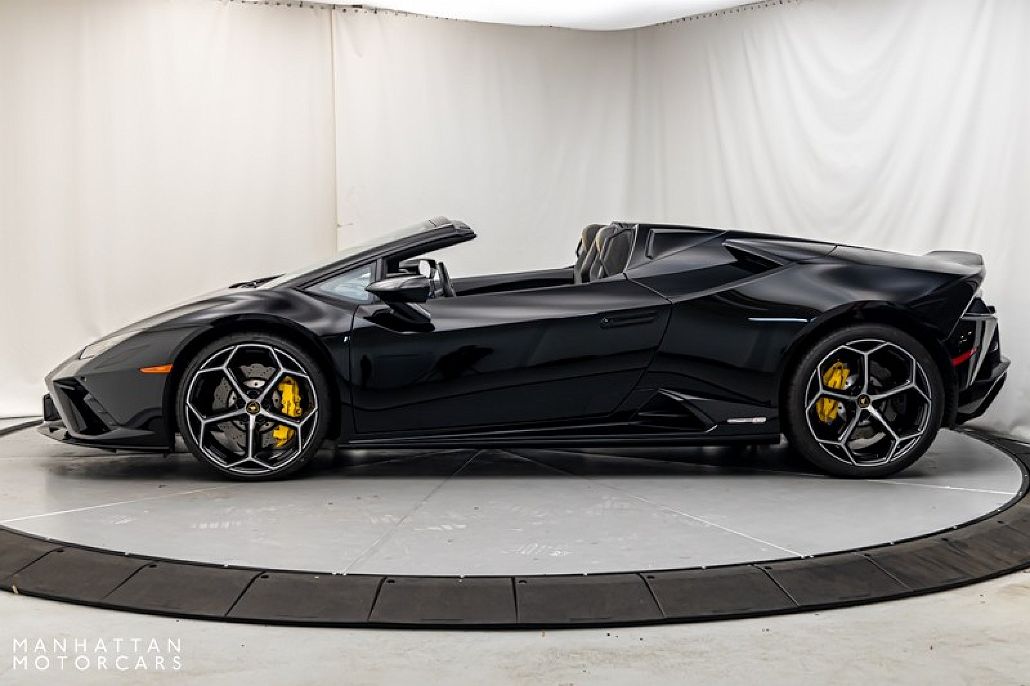 2021 Lamborghini Huracan EVO image 1