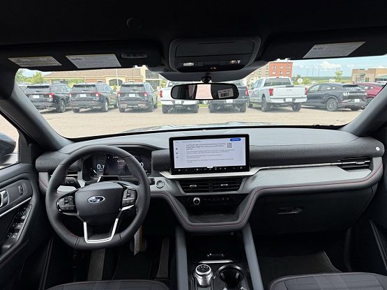 2025 Ford Explorer ST-Line photo 11