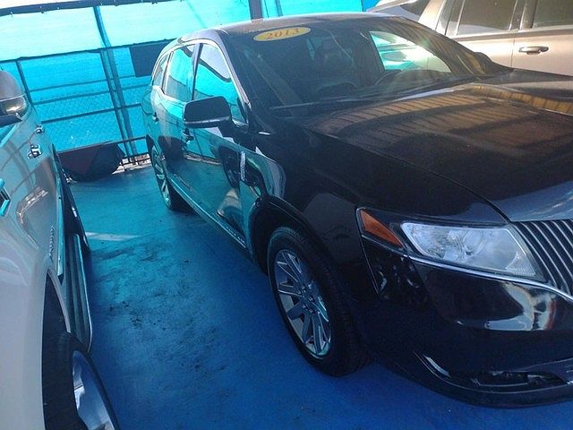 2013 Lincoln MKT Livery image 1