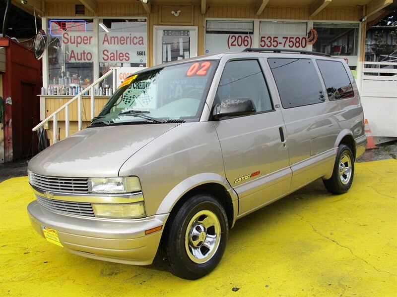 2002 Chevrolet Astro LT image 0