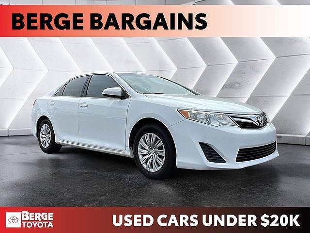 2014 Toyota Camry LE image 0