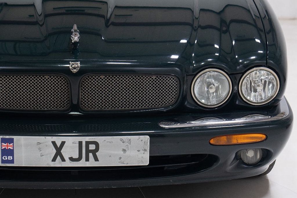 2002 Jaguar XJ XJR image 13