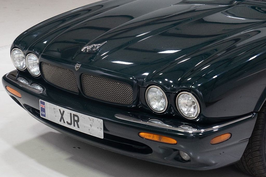 2002 Jaguar XJ XJR image 14