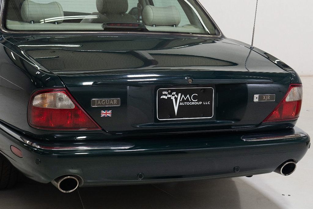 2002 Jaguar XJ XJR image 25