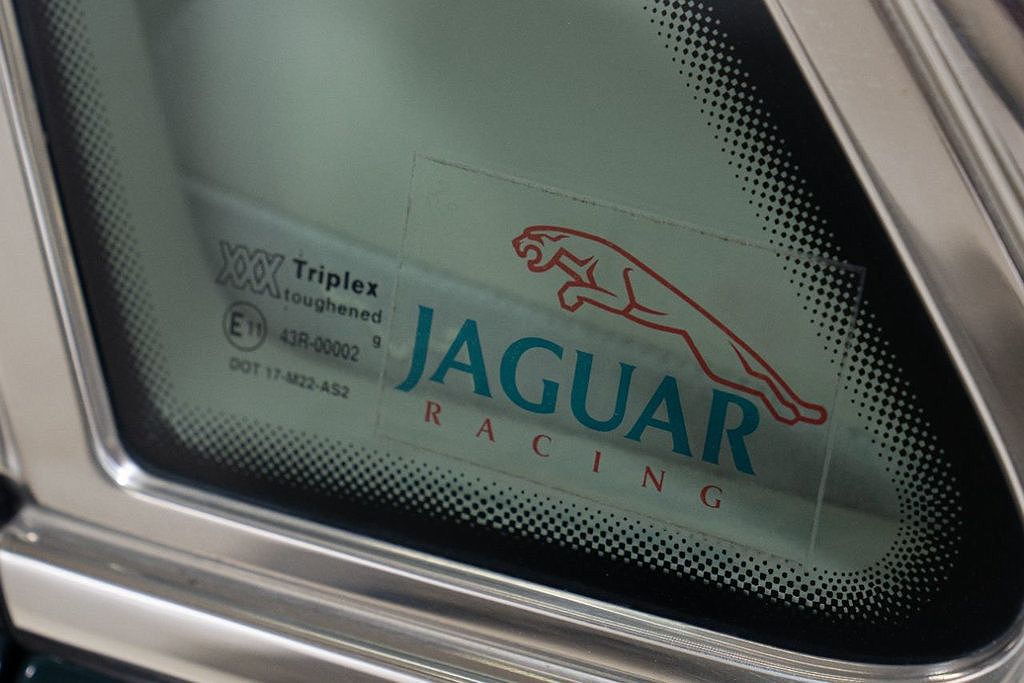 2002 Jaguar XJ XJR image 27