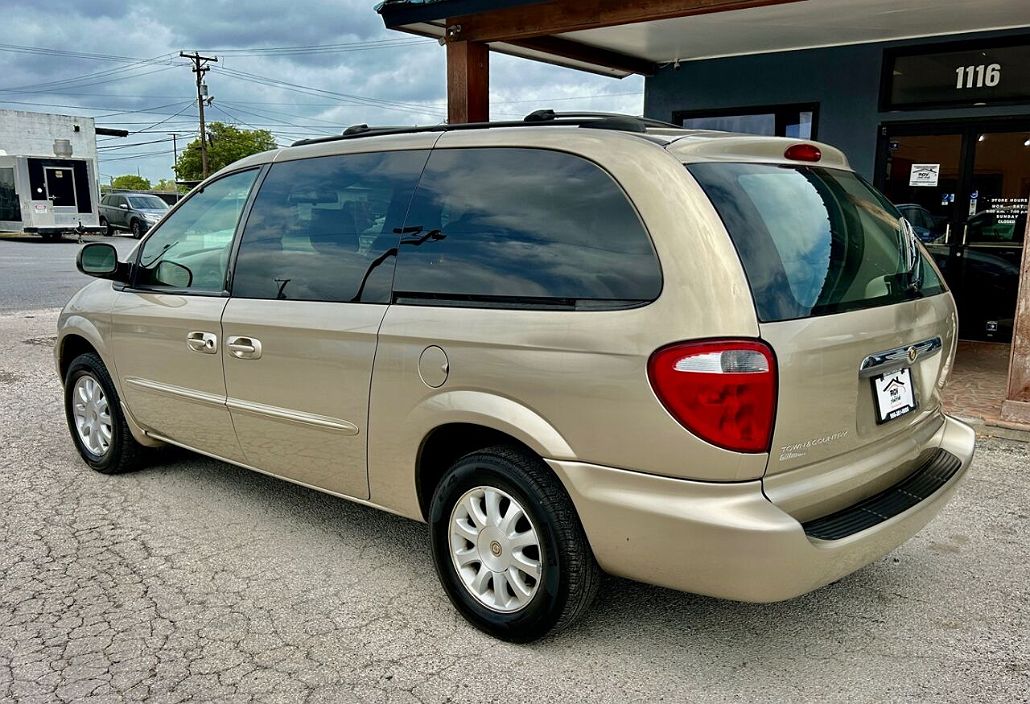 2003 Chrysler Town & Country EX image 5