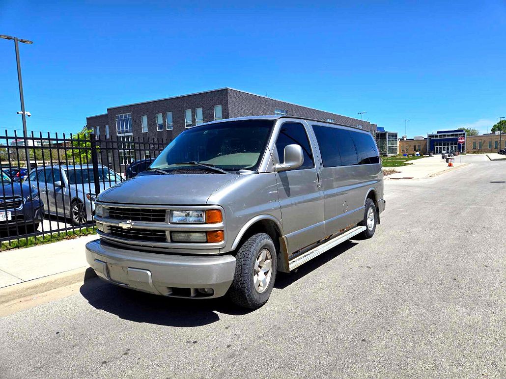 2001 Chevrolet Express 1500 image 1