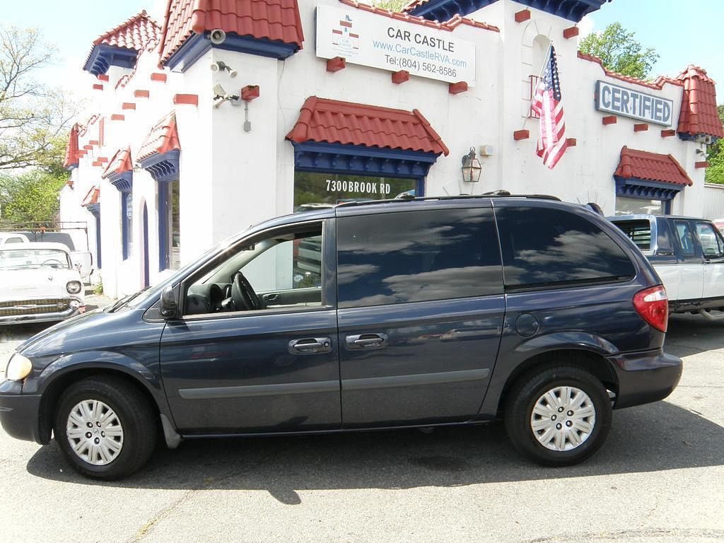 2007 Chrysler Town & Country Base image 3