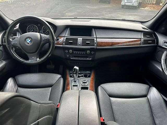 2010 BMW X5 xDrive48i image 10