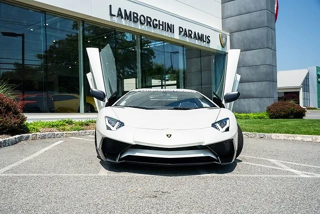 2016 Lamborghini Aventador