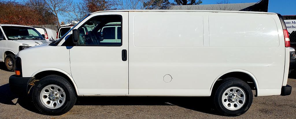 2010 Chevrolet Express 1500 image 3