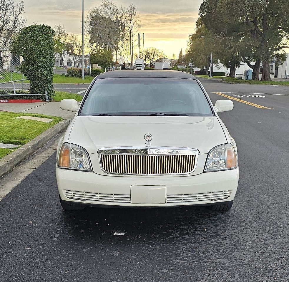 2001 Cadillac DeVille Professional image 3