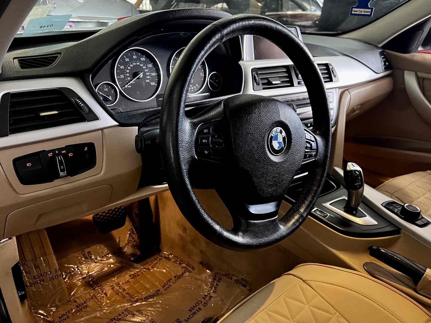 2013 BMW 3 Series 328i xDrive image 2