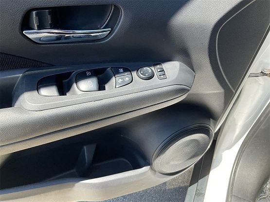 2021 Nissan Kicks SV photo 8