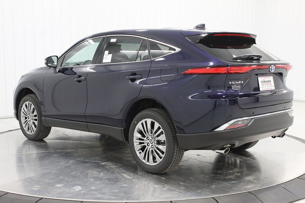 2024 Toyota Venza Limited image 2