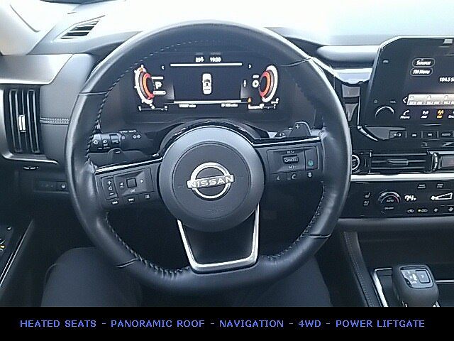 2022 Nissan Pathfinder Platinum image 2