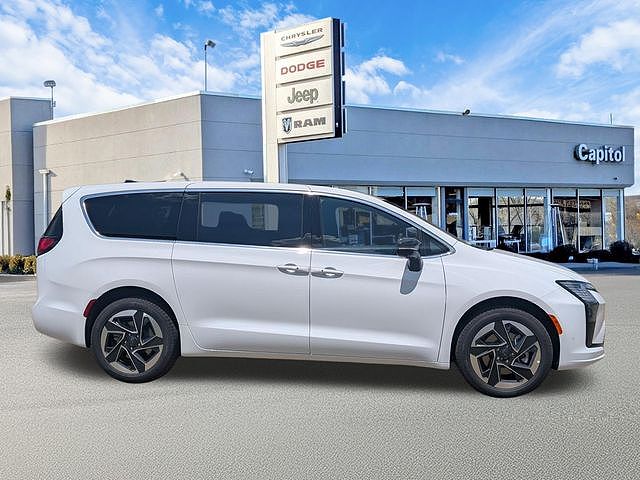 2027 Chrysler Pacifica